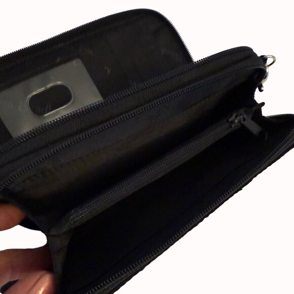 Vera Bradley Smartphone Wristlet Wallet Black Quilted Dual Zippers Card Slots - Picture 6 of 16